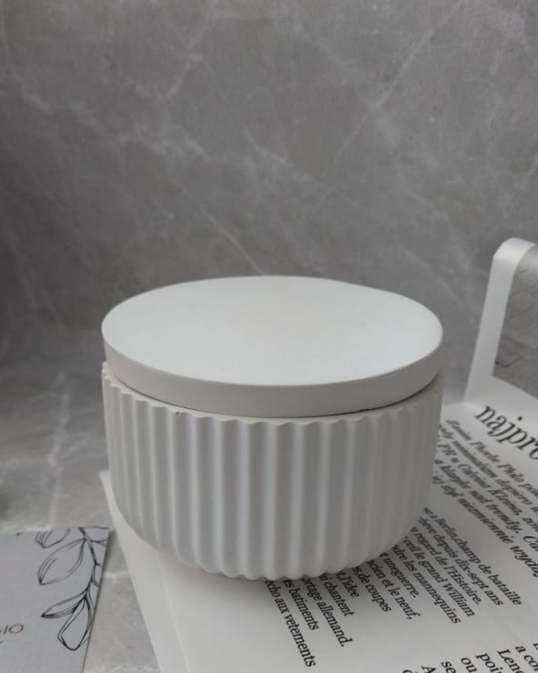 Fluted lid dar